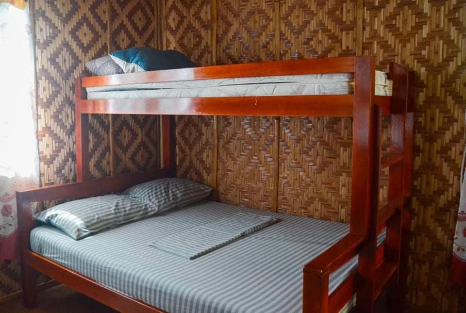 Titanic'S Nipa Hut Hostel Moalboal Ngoại thất bức ảnh