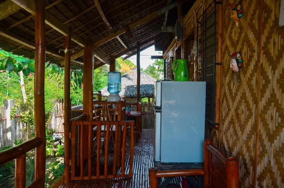 Titanic'S Nipa Hut Hostel Moalboal Ngoại thất bức ảnh