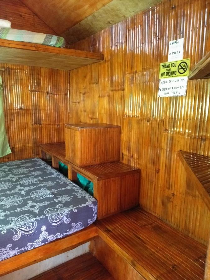 Titanic'S Nipa Hut Hostel Moalboal Ngoại thất bức ảnh