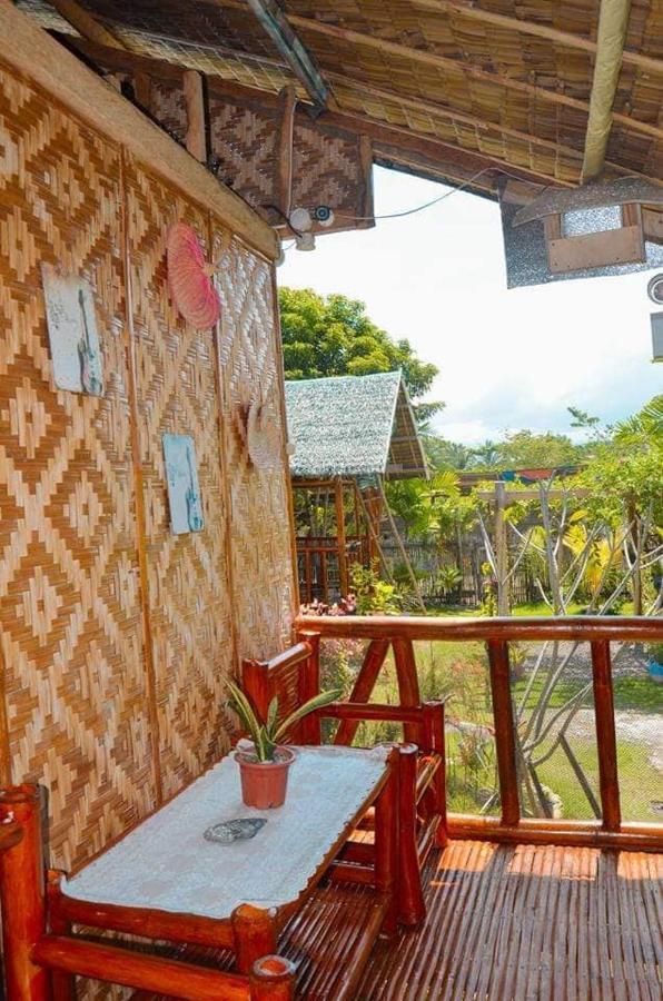 Titanic'S Nipa Hut Hostel Moalboal Ngoại thất bức ảnh