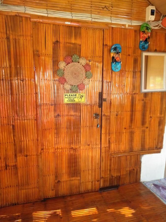 Titanic'S Nipa Hut Hostel Moalboal Ngoại thất bức ảnh