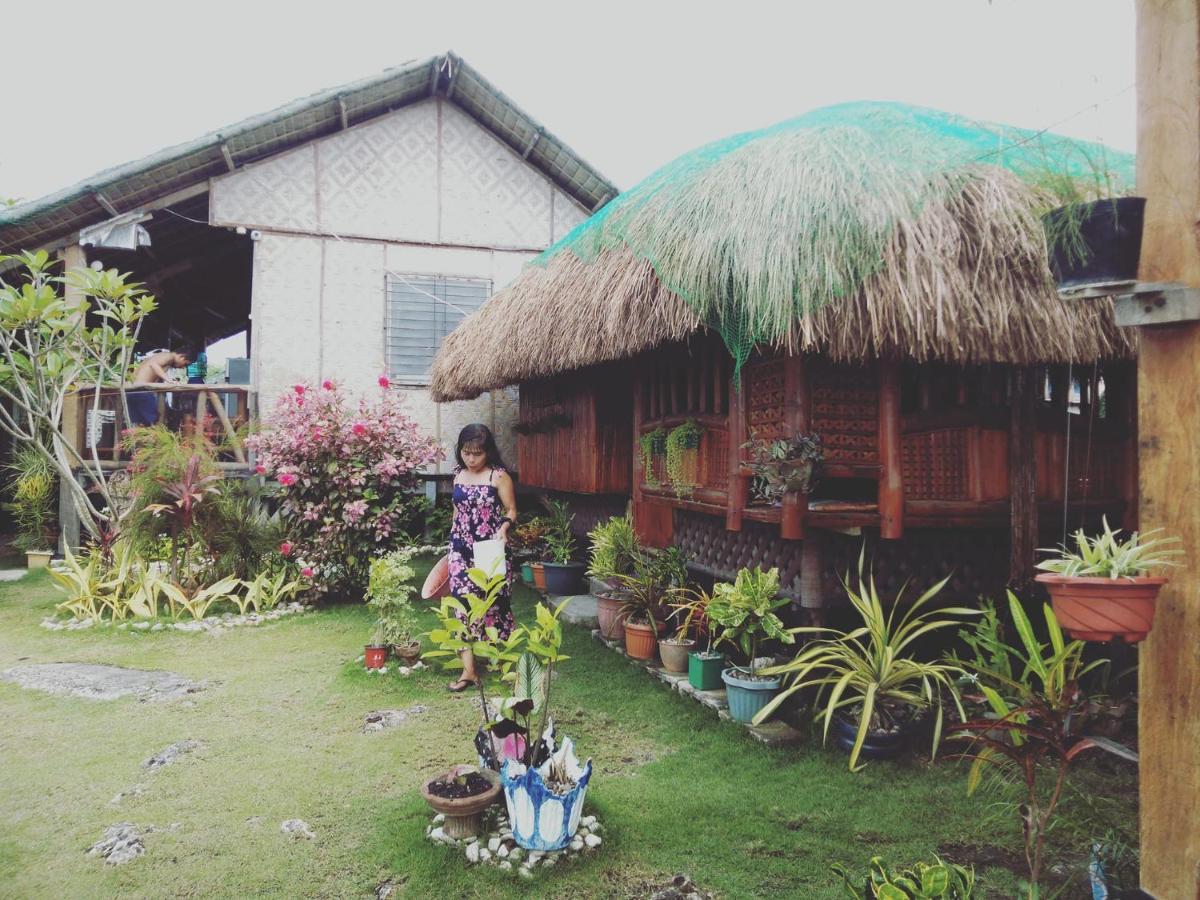 Titanic'S Nipa Hut Hostel Moalboal Ngoại thất bức ảnh
