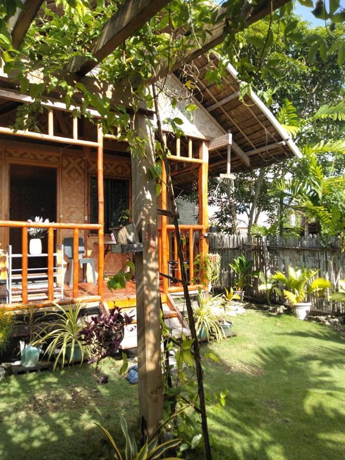 Titanic'S Nipa Hut Hostel Moalboal Ngoại thất bức ảnh