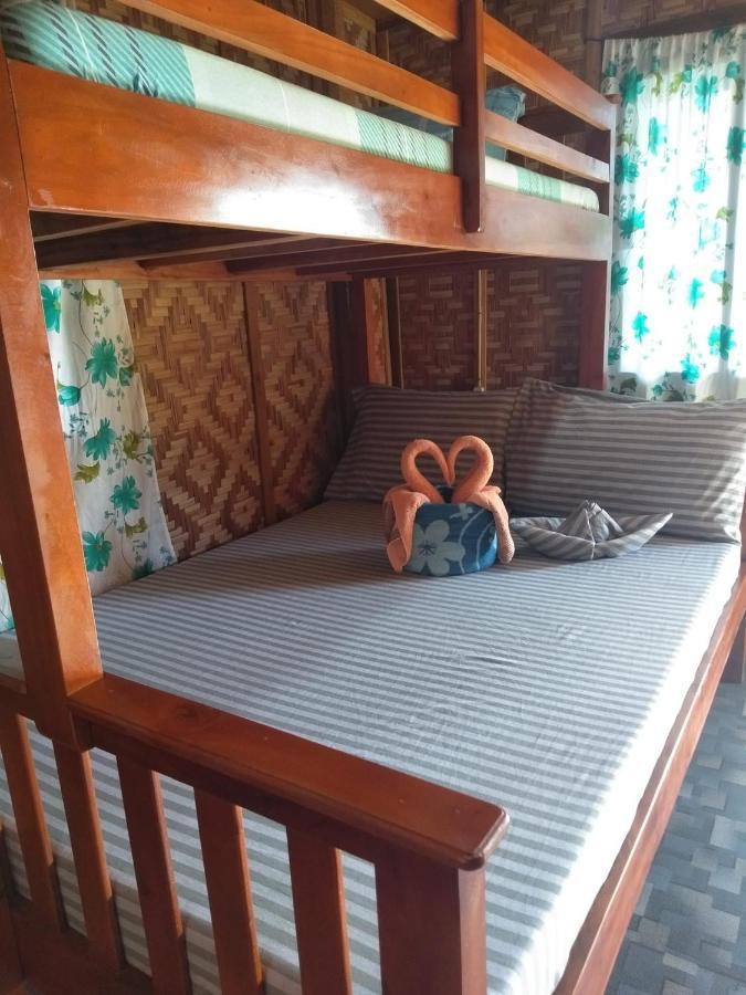 Titanic'S Nipa Hut Hostel Moalboal Ngoại thất bức ảnh