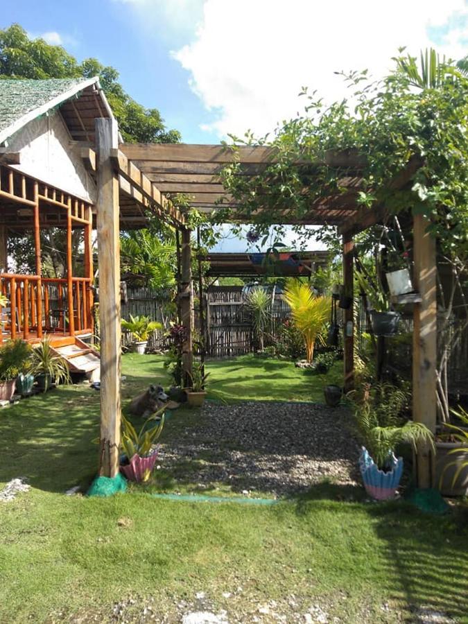 Titanic'S Nipa Hut Hostel Moalboal Ngoại thất bức ảnh