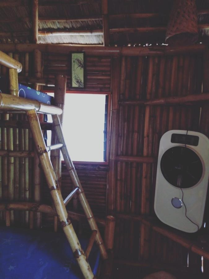 Titanic'S Nipa Hut Hostel Moalboal Ngoại thất bức ảnh