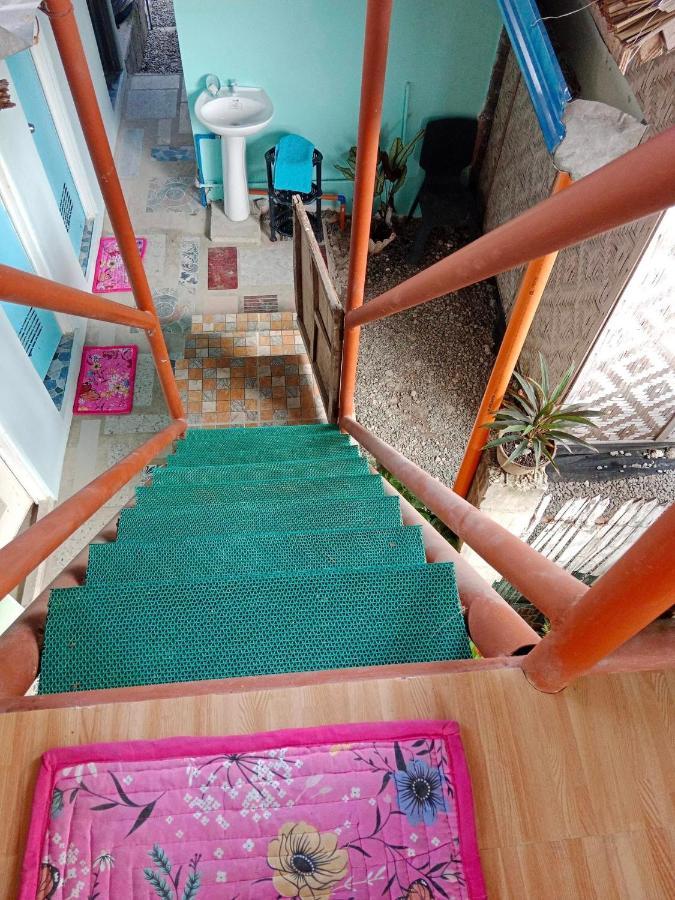 Titanic'S Nipa Hut Hostel Moalboal Ngoại thất bức ảnh