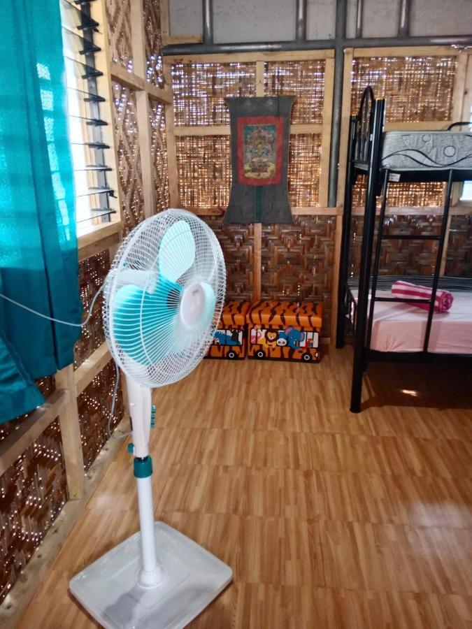 Titanic'S Nipa Hut Hostel Moalboal Ngoại thất bức ảnh